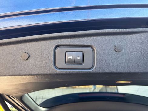 Used 2025 Nissan Pathfinder SV AWD/4WD image 23