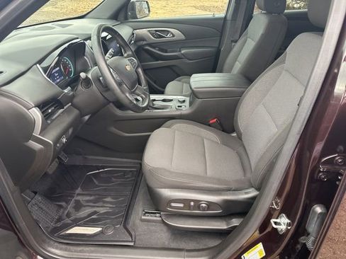 Used 2023 Chevrolet Traverse LT image 28