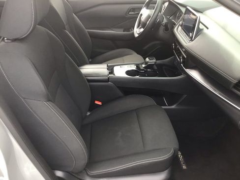 Used 2025 Nissan Rogue S FWD image 8
