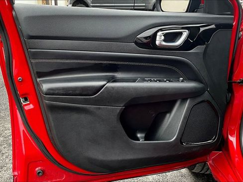 Used 2023 Jeep Compass Limited image 18