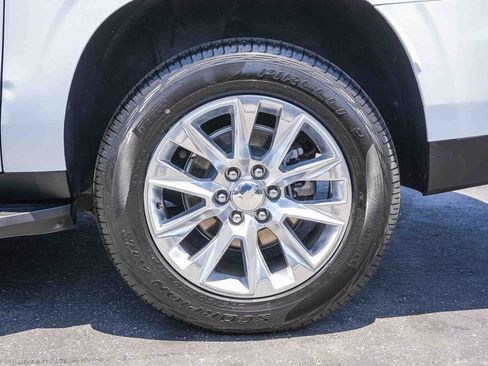 Used 2024 Chevrolet Suburban Premier RWD image 12