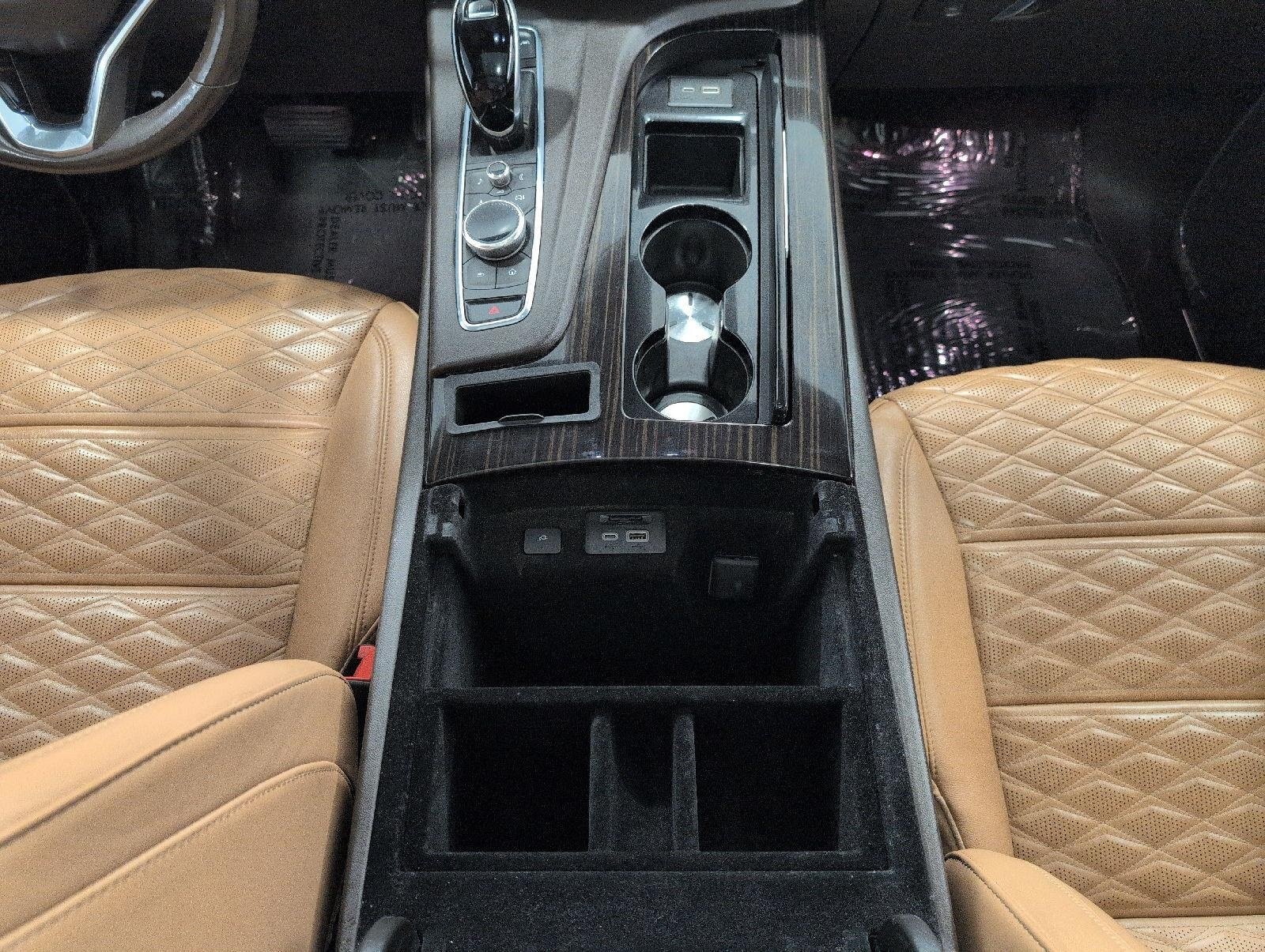 Used 2021 Cadillac Escalade Premium Luxury w/ Performance Package AWD/4WD image 17