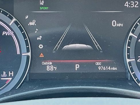 Used 2020 Toyota Highlander XLE FWD image 12
