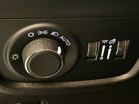 Used 2023 Jeep Grand Cherokee L Altitude AWD/4WD image 17