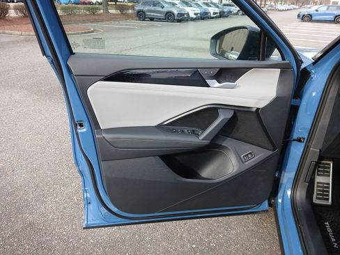 New 2026 Volkswagen Tiguan SE R-Line image 10