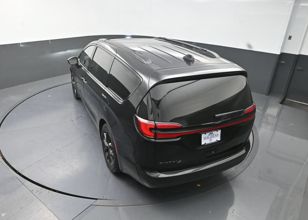 Used 2025 Chrysler Pacifica Limited FWD image 19