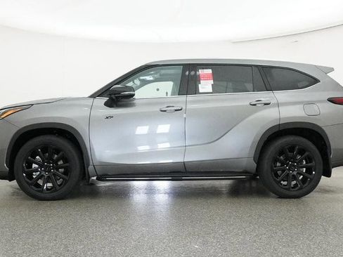 Used 2026 Toyota Highlander Limited AWD/4WD image 5