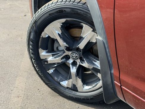 Used 2018 Toyota Highlander Limited image 28