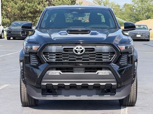 Certified 2025 Toyota Tacoma TRD Sport AWD/4WD image 9