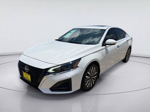 Used 2023 Nissan Altima 2.5 SV w/ SV Premium Package FWD image 7