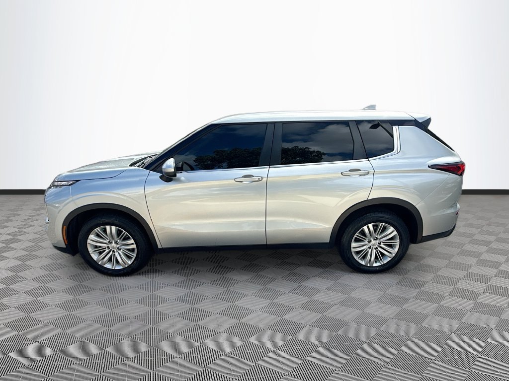 Used 2024 Mitsubishi Outlander ES FWD image 5