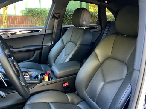 Used 2025 Porsche Macan image 7