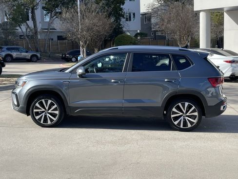 Used 2024 Volkswagen Taos SE image 3