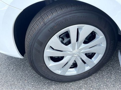 New 2025 Nissan Versa S w/ Trunk Package FWD image 14