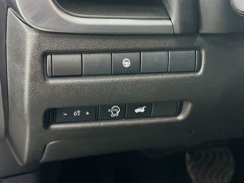 Used 2025 Nissan Rogue SV image 17