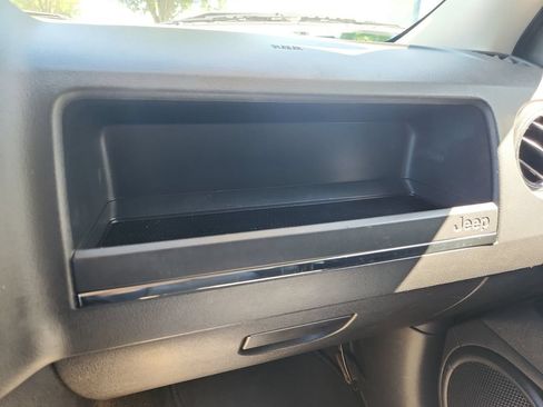 Used 2016 Jeep Patriot High Altitude FWD image 42