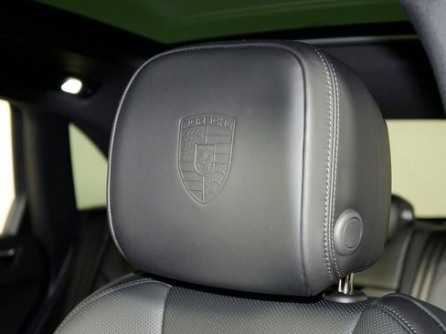 Used 2026 Porsche Macan AWD/4WD image 19