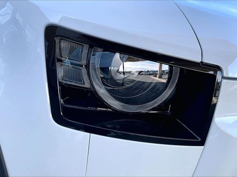 Used 2025 Land Rover Defender 90 S image 28