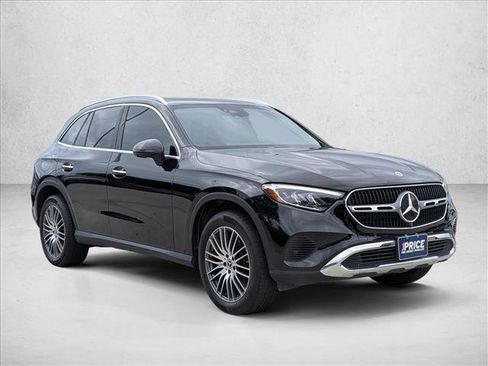 Used 2024 Mercedes-Benz GLC 300 4MATIC image 3