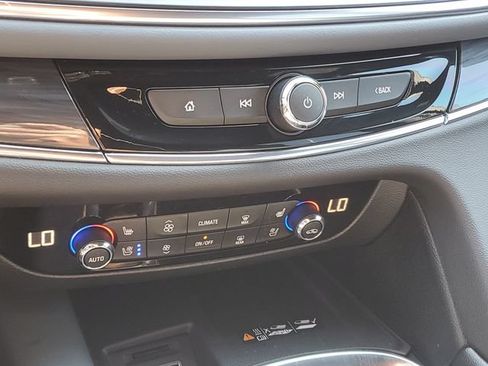 Used 2023 Buick Enclave Premium AWD/4WD image 29