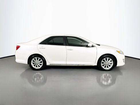 Used 2014 Toyota Camry XLE image 8