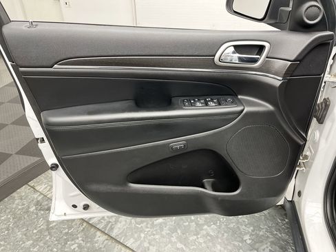 Used 2018 Jeep Grand Cherokee Limited image 7