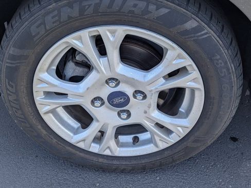 Used 2015 Ford Fiesta SE image 11