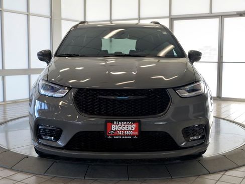 Used 2021 Chrysler Pacifica Touring w/ S Appearance Package image 3