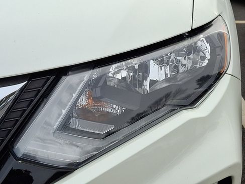 Used 2017 Nissan Rogue SL image 7