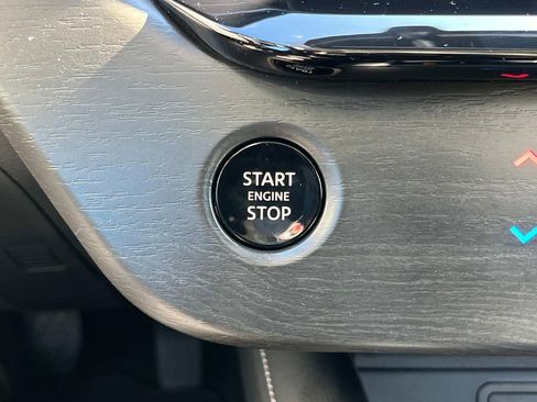 Certified 2025 Nissan Murano SV image 36