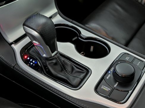 Used 2021 Jeep Grand Cherokee Trackhawk image 34