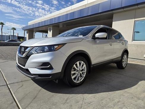 Used 2021 Nissan Rogue Sport S image 2