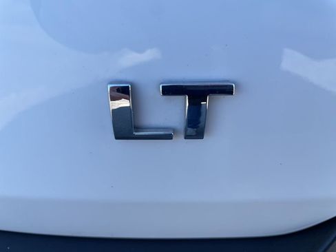Used 2023 Chevrolet Traverse LT AWD/4WD image 8