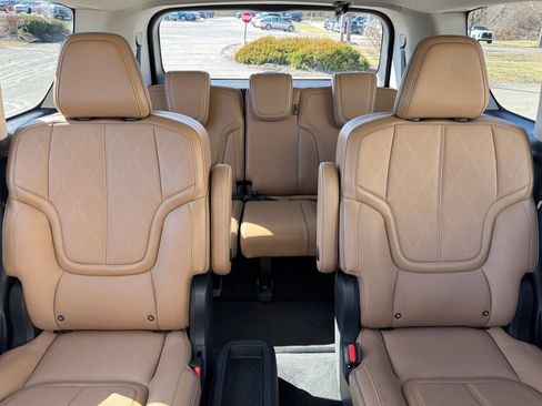 Used 2025 INFINITI QX80 Sensory image 26