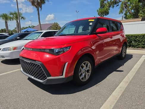 Certified 2025 Kia Soul LX w/ LX Technology Package FWD image 6