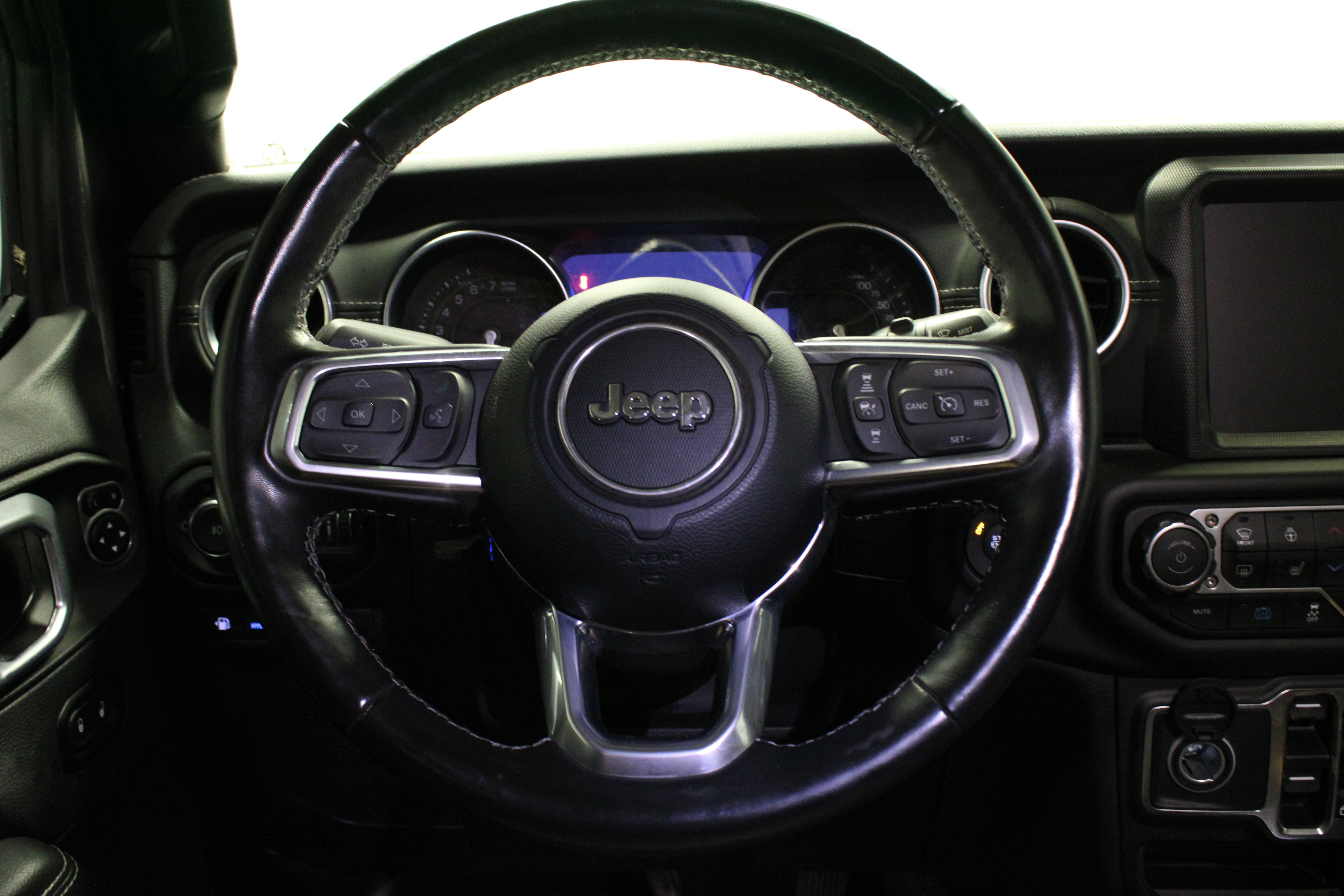 Used 2022 Jeep Wrangler Unlimited Sahara w/ Cold Weather Group AWD/4WD image 19