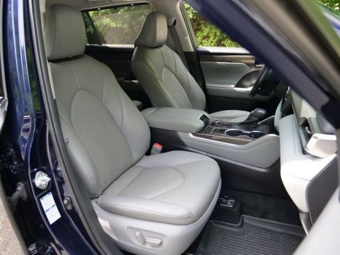 Used 2021 Toyota Highlander Limited AWD/4WD image 42