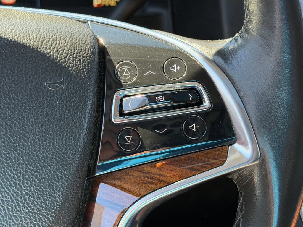 Used 2015 Cadillac Escalade Luxury AWD/4WD image 14