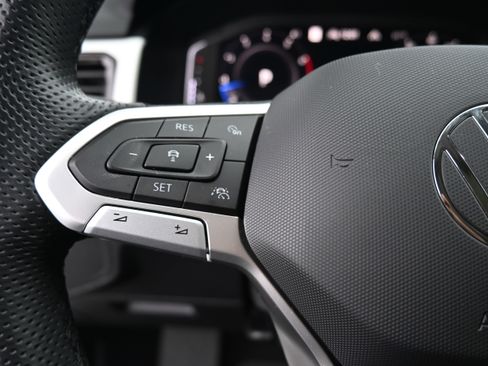 Used 2023 Volkswagen Atlas SEL R-Line image 19