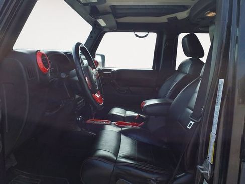 Used 2012 Jeep Wrangler Unlimited Sahara AWD/4WD image 15