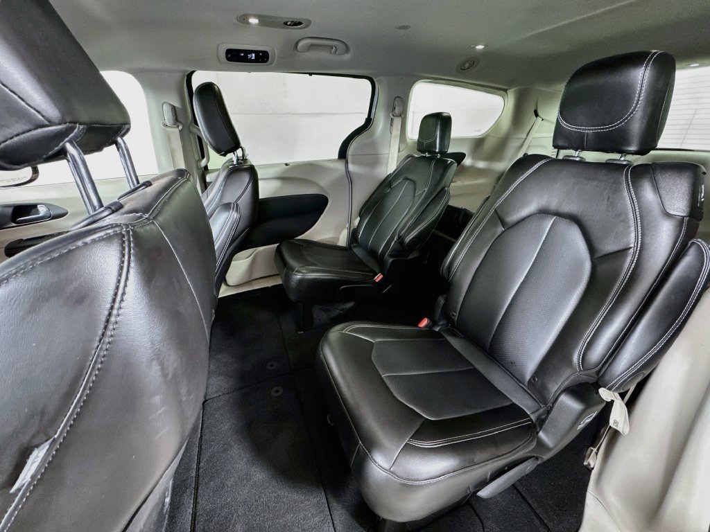 Used 2024 Chrysler Pacifica Touring-L FWD image 23