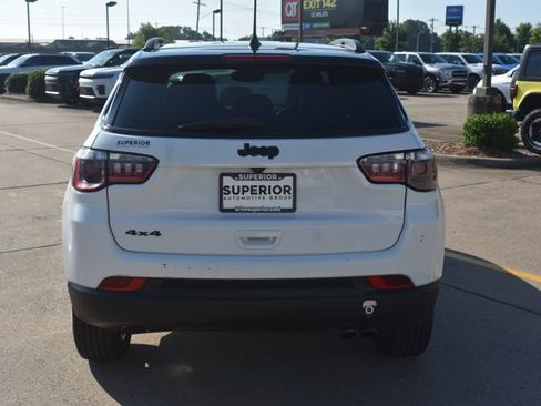 Used 2022 Jeep Compass Latitude w/ Sun and Sound Group AWD/4WD image 6