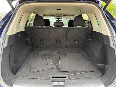Used 2025 Nissan Rogue SV AWD/4WD image 25