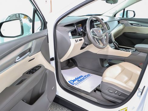 Used 2023 Cadillac XT5 Premium Luxury w/ Technology Package FWD image 3