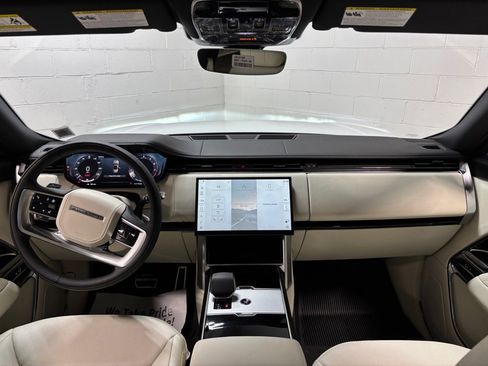 New 2025 Land Rover Range Rover SE image 34
