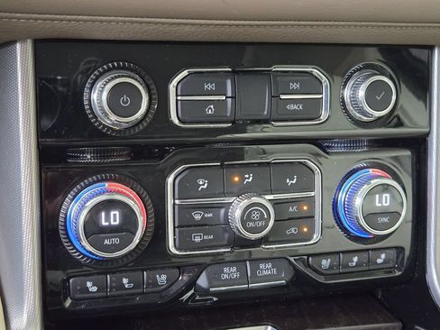 Used 2023 GMC Yukon XL Denali AWD/4WD image 25