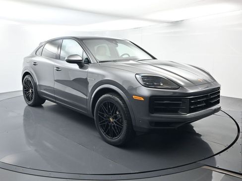 Certified 2024 Porsche Cayenne Coupe AWD/4WD image 17