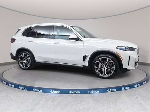 Used 2025 BMW X5 xDrive40i w/ Parking Assistance Package image 4