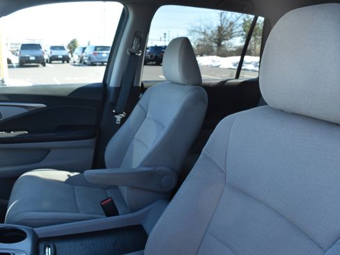 Certified 2017 Honda Pilot LX image 13