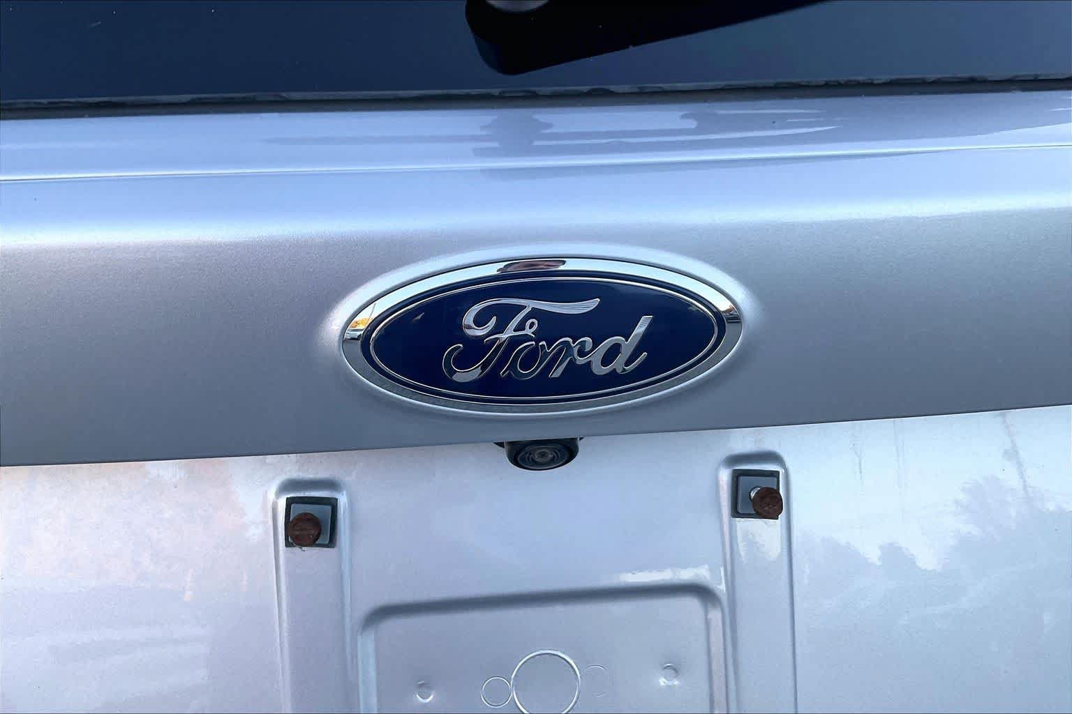 Used 2019 Ford Escape Titanium AWD/4WD image 32